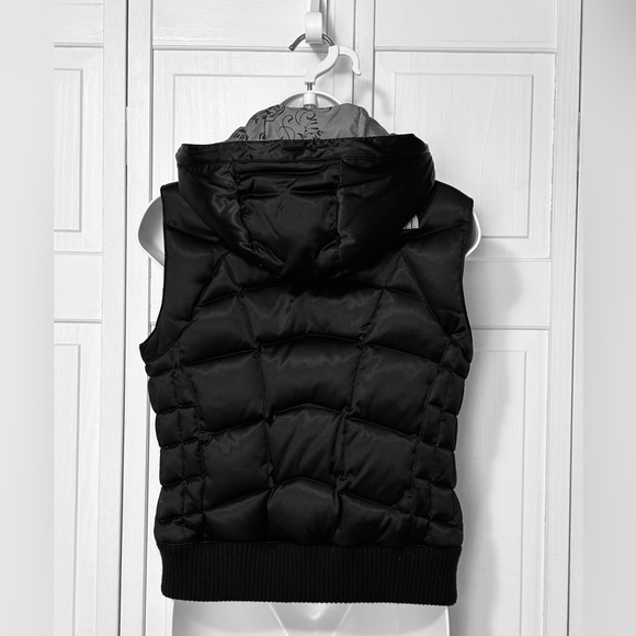 The North Face 550 Down Hooded Puffer Vest with fur trim (Size Small) - Picture 4 of 9